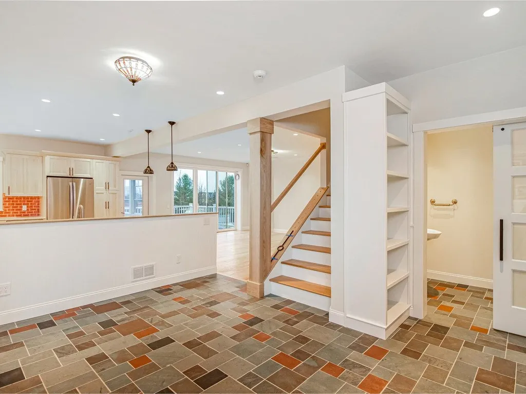 225 Midland Avenue South Burlington VT 05403-7118