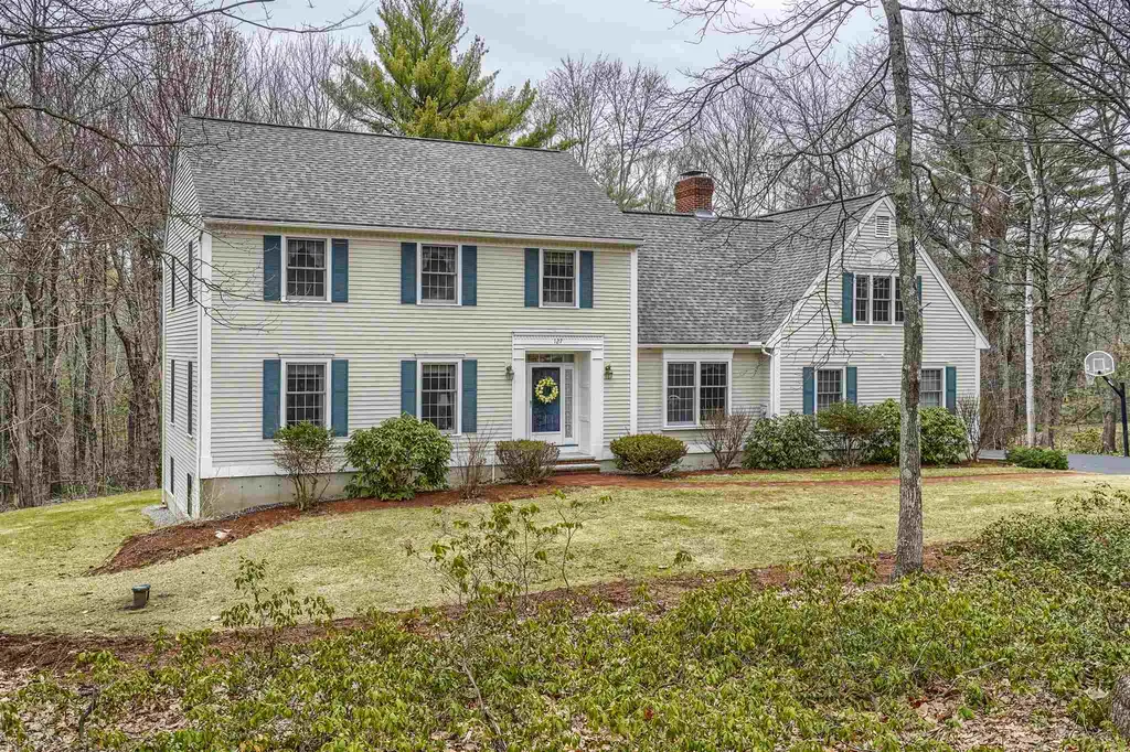 127 Hitching Post Lane Bedford NH 03110