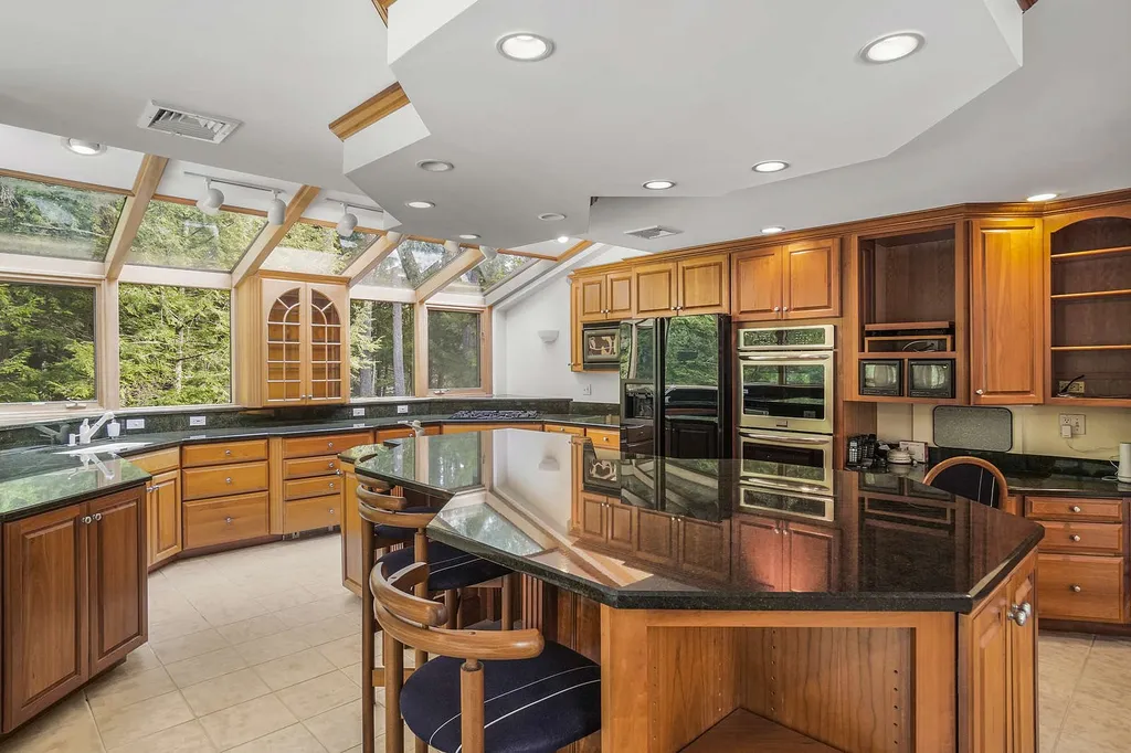 26 Horace Greeley Road Amherst NH 03031