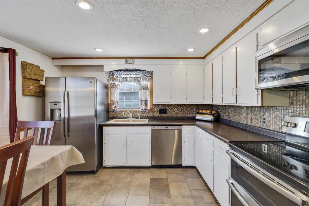 2 Hampshire Terrace Lebanon NH 03784