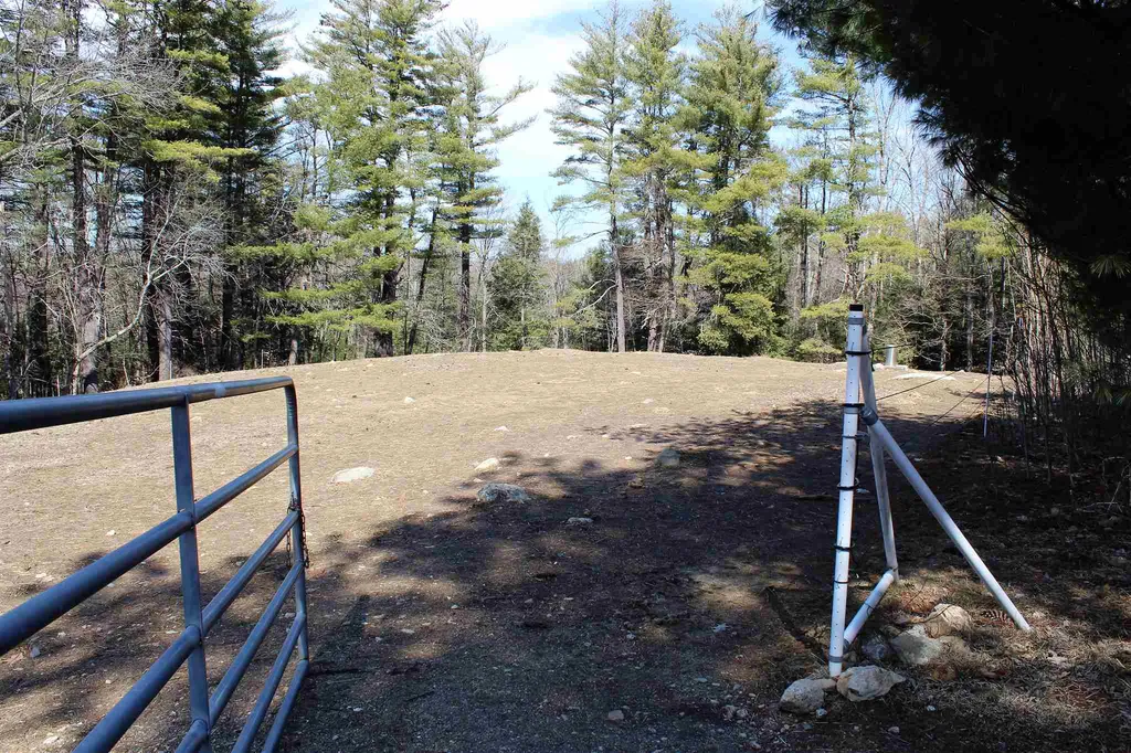 3 Parade Road Deerfield NH 03037