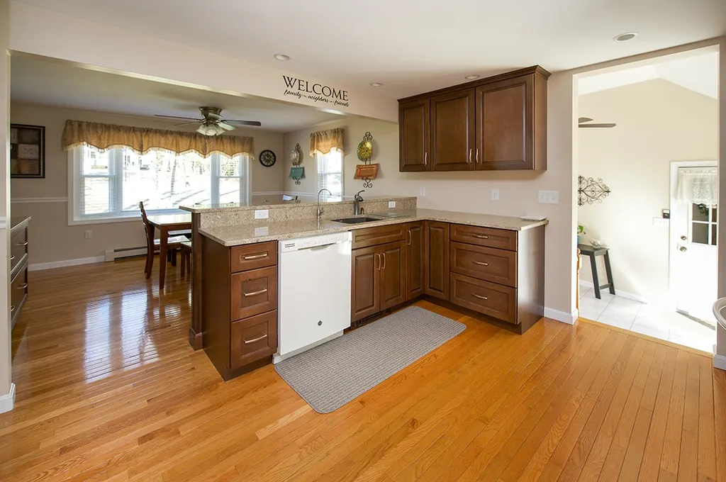 8 Hunt Pond Road Sandown NH 03873