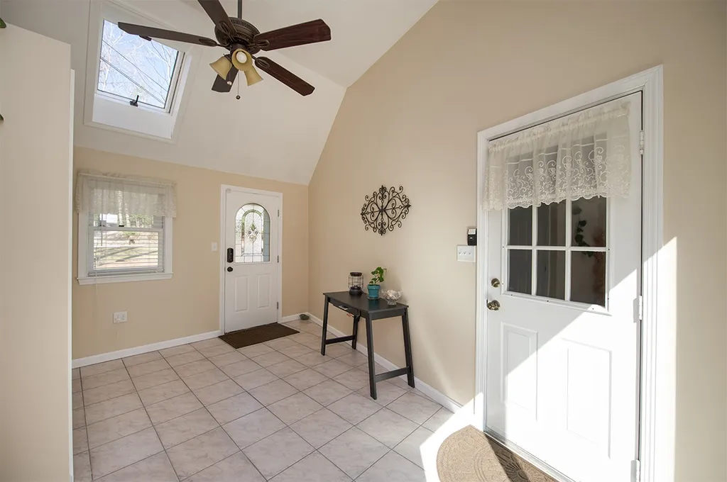 8 Hunt Pond Road Sandown NH 03873
