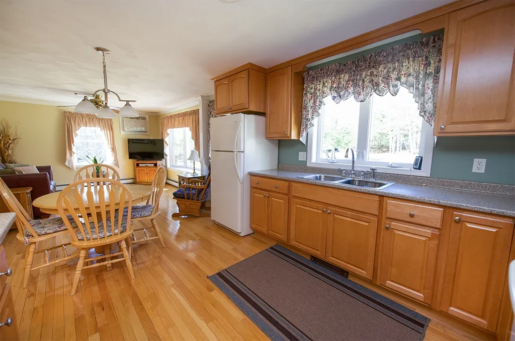 8 Hunt Pond Road Sandown NH 03873