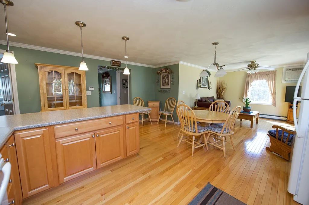 8 Hunt Pond Road Sandown NH 03873