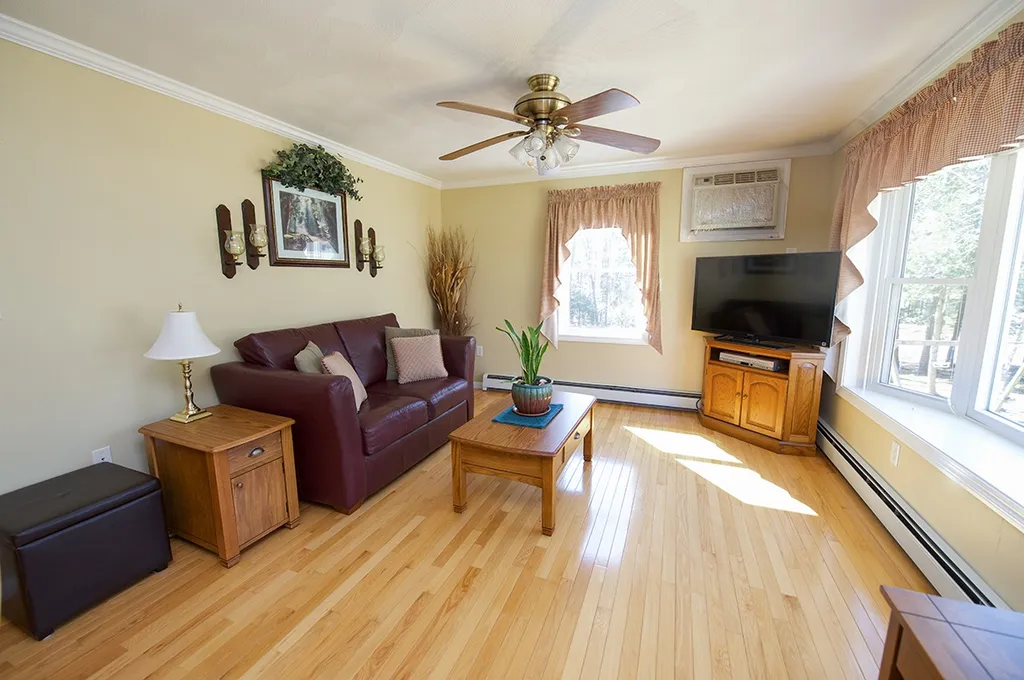 8 Hunt Pond Road Sandown NH 03873
