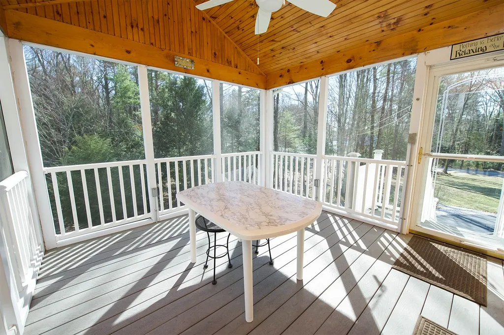 8 Hunt Pond Road Sandown NH 03873