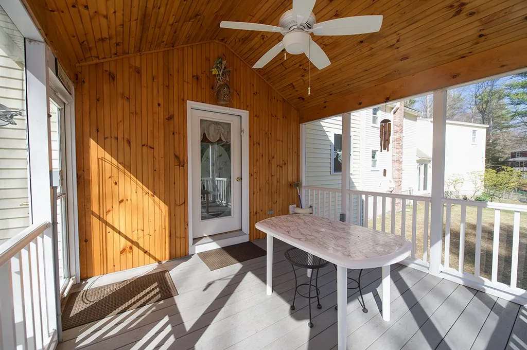 8 Hunt Pond Road Sandown NH 03873