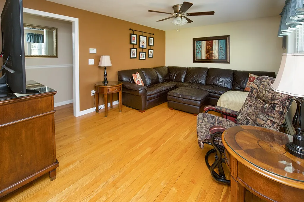 8 Hunt Pond Road Sandown NH 03873