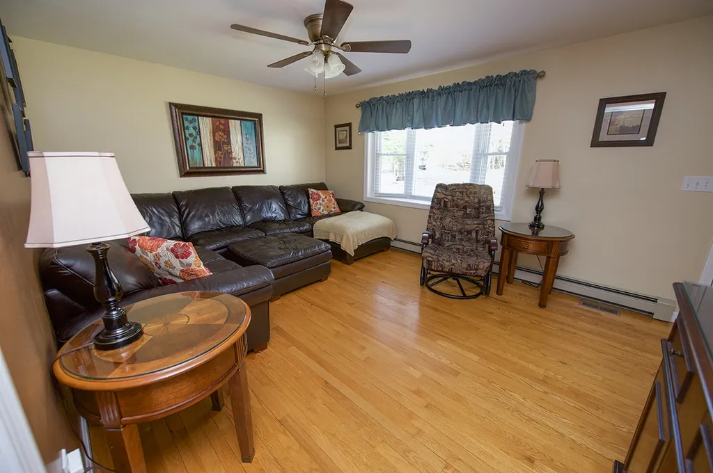 8 Hunt Pond Road Sandown NH 03873
