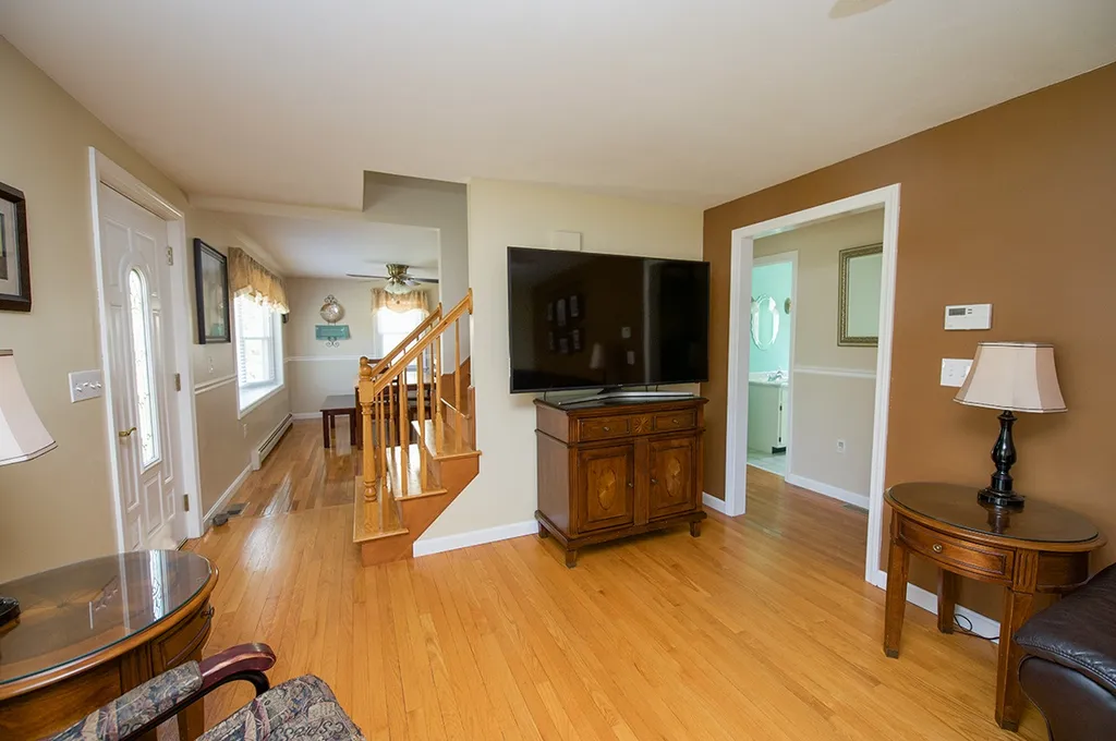 8 Hunt Pond Road Sandown NH 03873