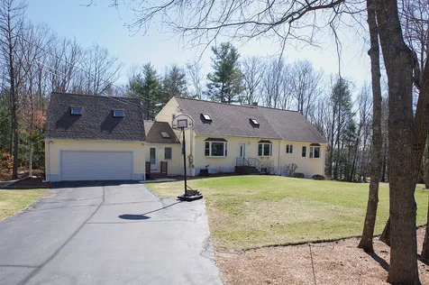 8 Hunt Pond Road Sandown NH 03873