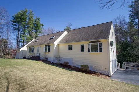 8 Hunt Pond Road Sandown NH 03873