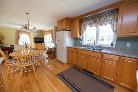 8 Hunt Pond Road Sandown NH 03873