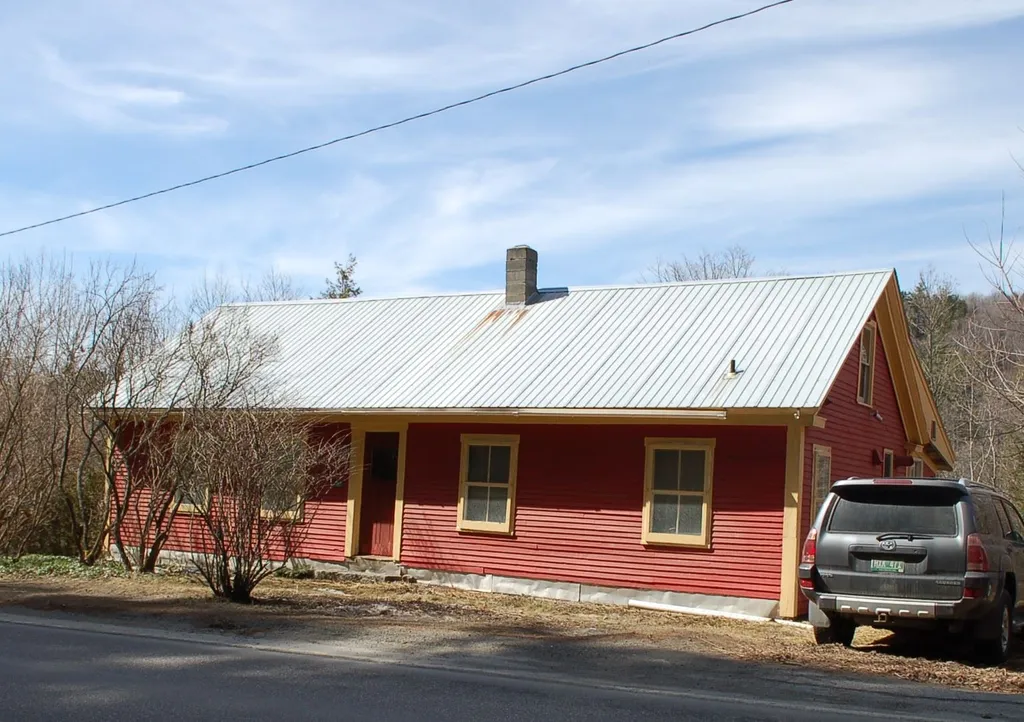 1122 Us Route 2 Marshfield VT 05658
