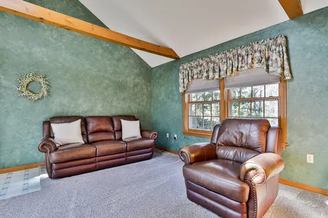 19 Macdonald Drive Nashua NH 03062