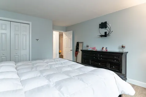 17 Silvestri Circle Derry NH 03038