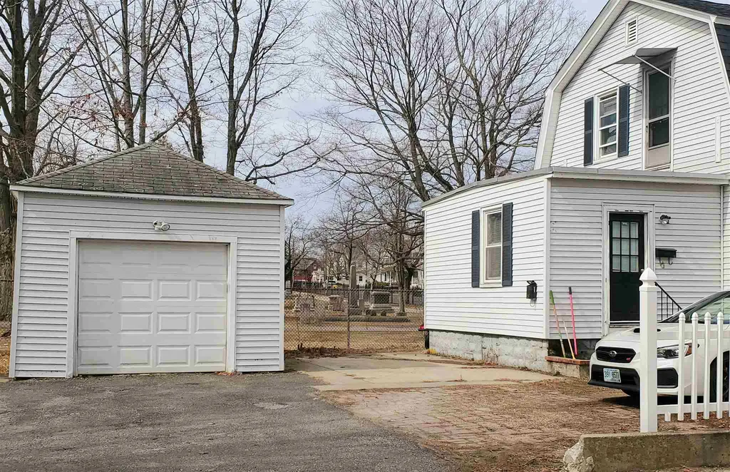 122 W Hollis Street Nashua NH 03060