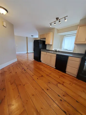 122 W Hollis Street Nashua NH 03060
