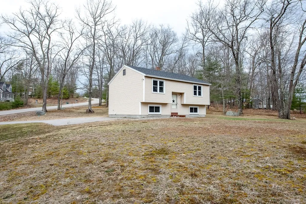 1 Norton Pond Road Raymond NH 03077