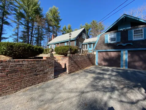 17 Louise Drive Litchfield NH 03052