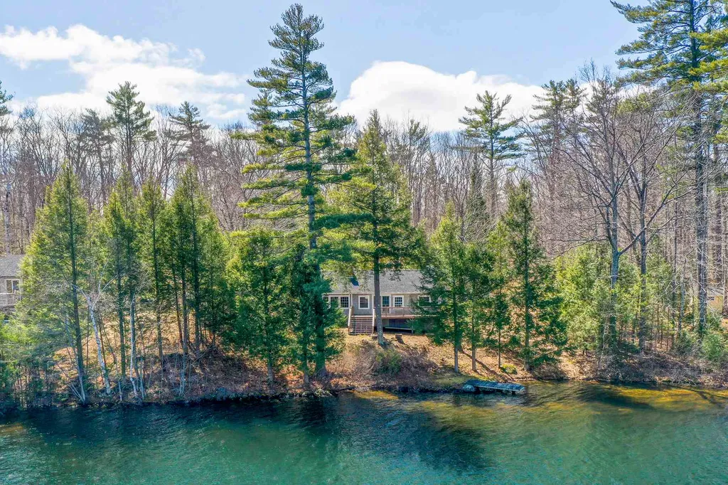 121 Kanasatka Road Moultonborough NH 03254