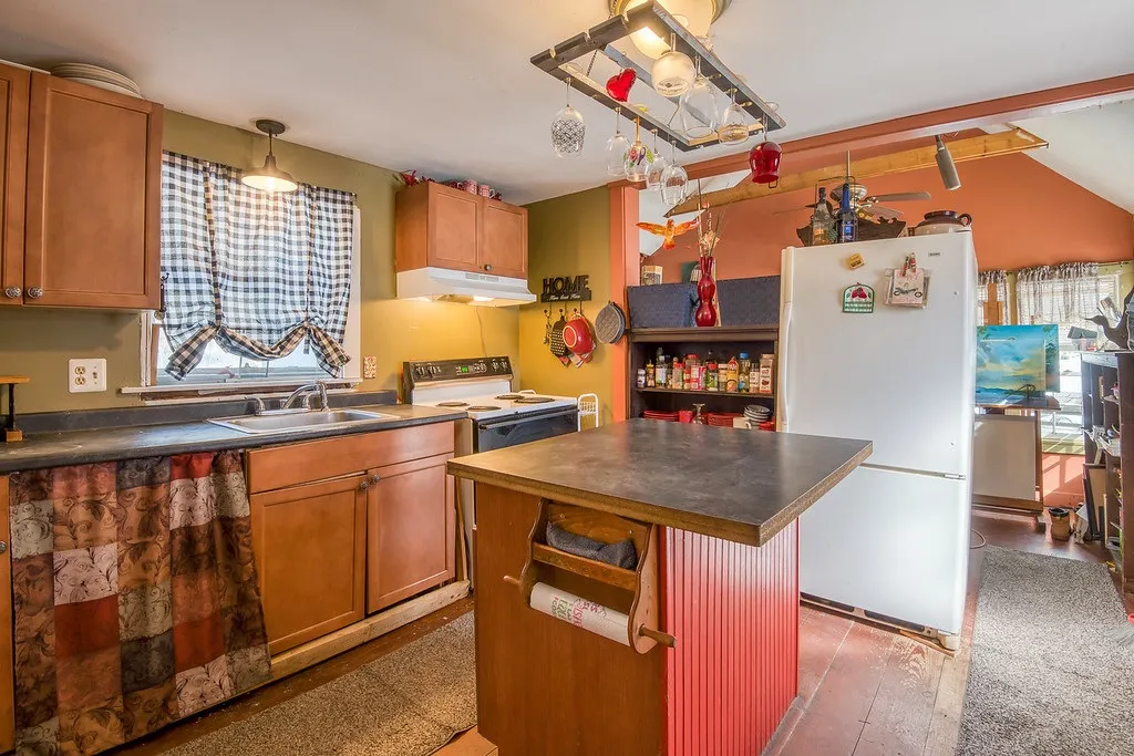 624 South Main Street Wolfeboro NH 03894