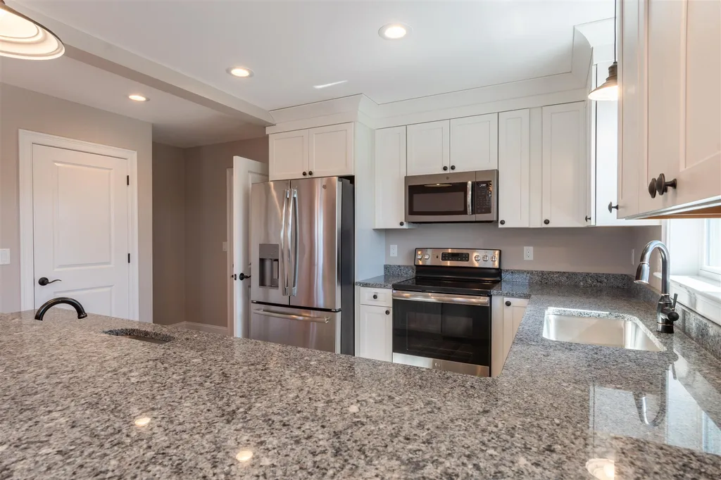 2 Markar Street Nashua NH 03060
