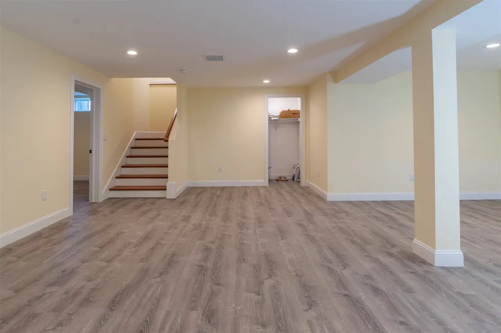2 Markar Street Nashua NH 03060