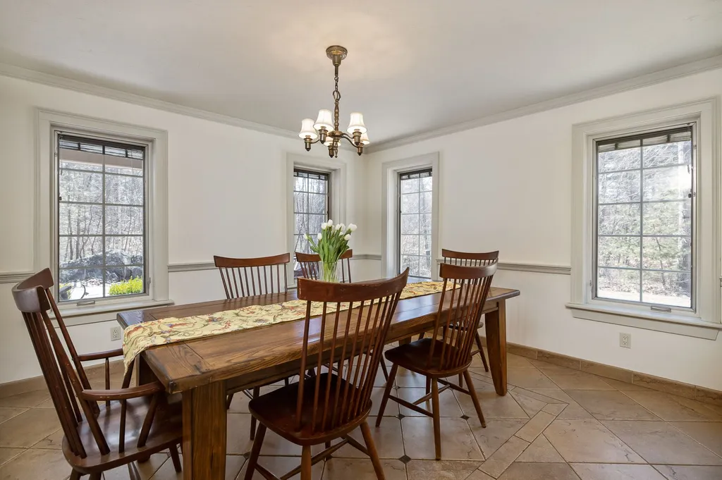 6 Eno Drive Exeter NH 03833