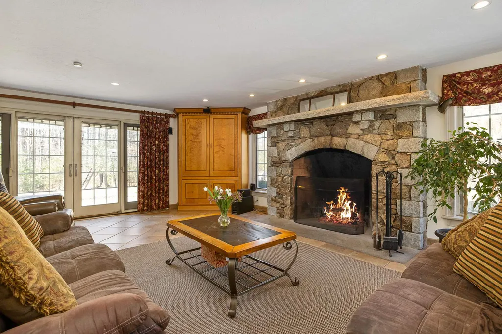 6 Eno Drive Exeter NH 03833