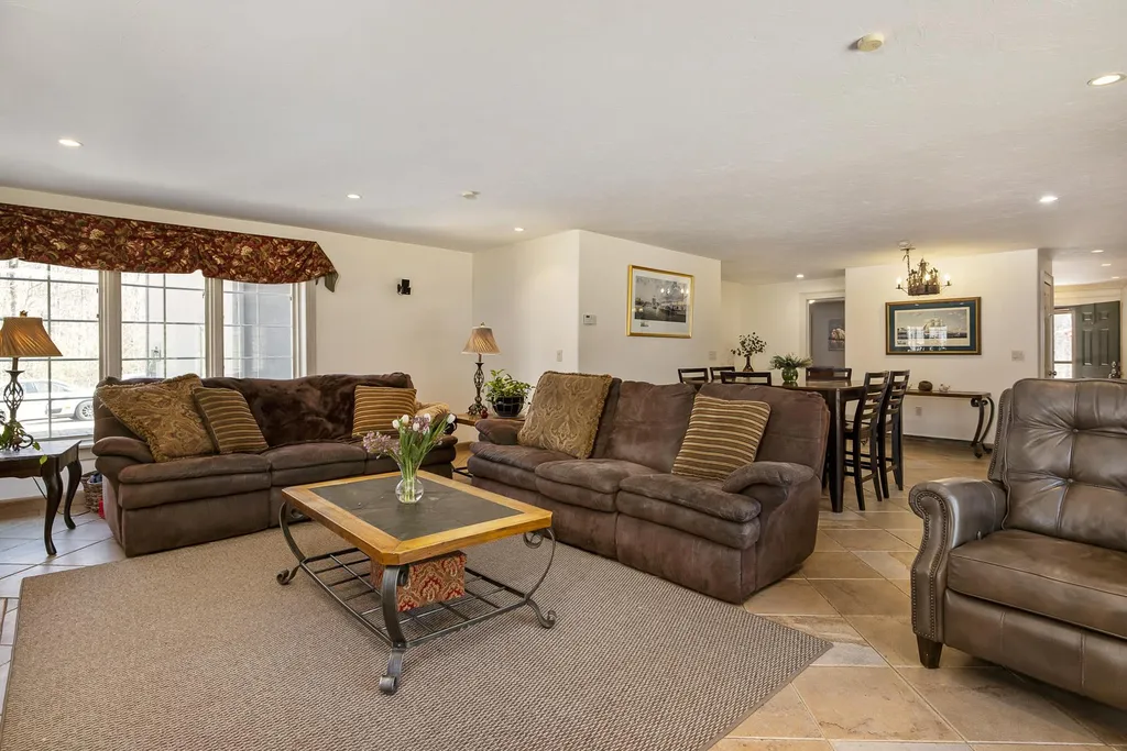 6 Eno Drive Exeter NH 03833