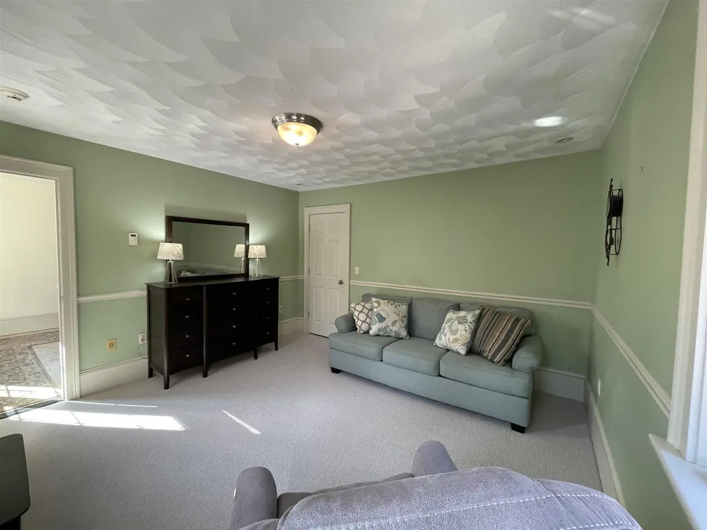 6 Eno Drive Exeter NH 03833
