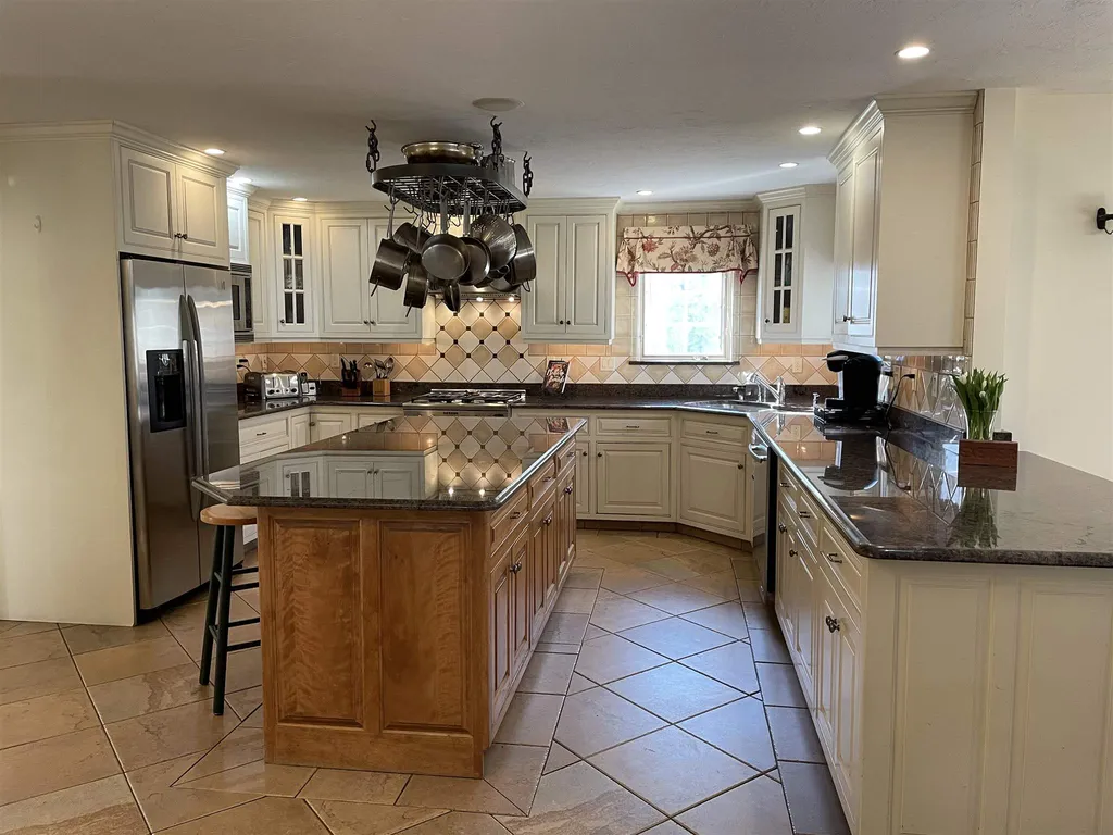 6 Eno Drive Exeter NH 03833