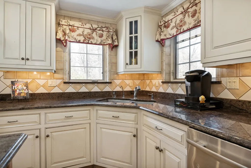 6 Eno Drive Exeter NH 03833