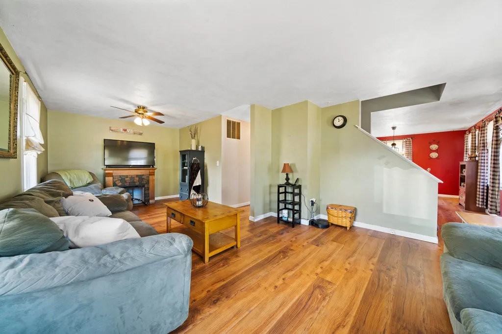 241 Pinebrook Place Manchester NH 03109