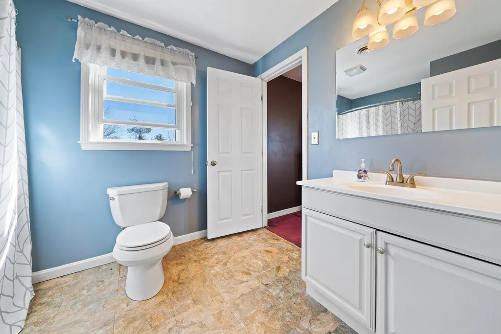 241 Pinebrook Place Manchester NH 03109
