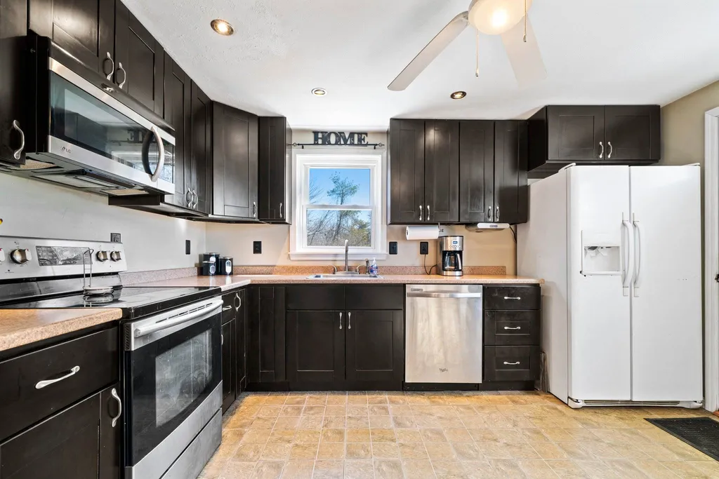 241 Pinebrook Place Manchester NH 03109