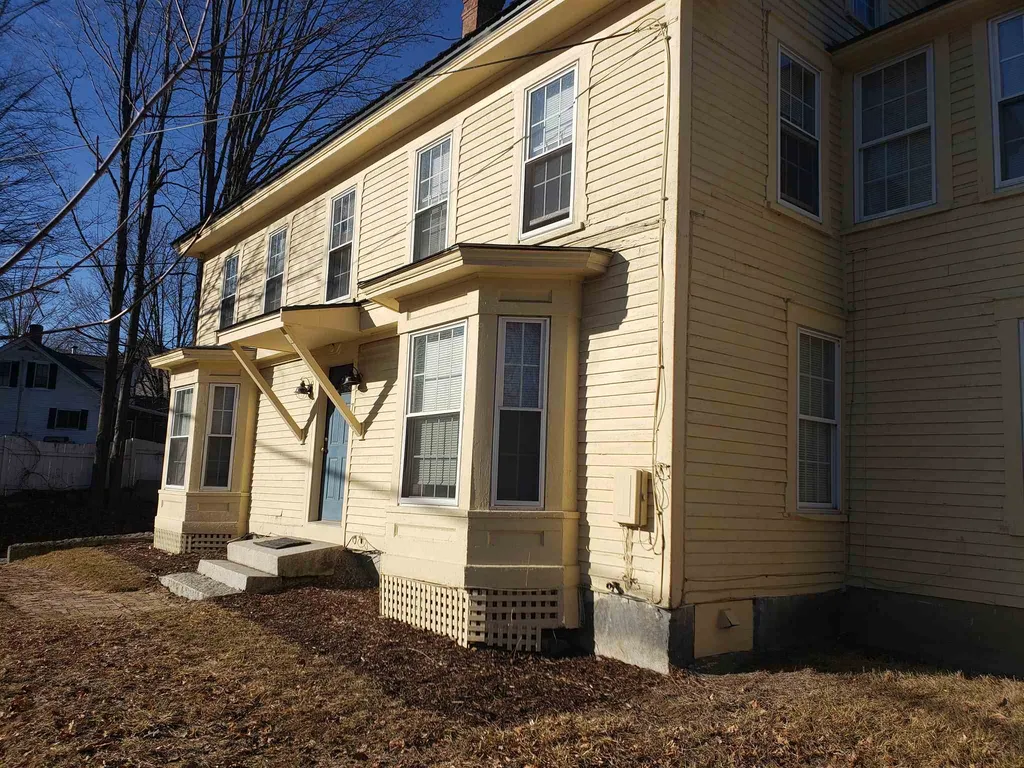 7 Weare Road Henniker NH 03242