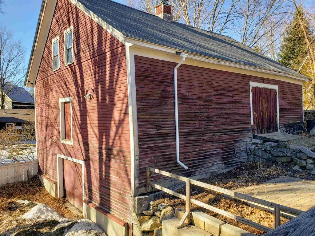 7 Weare Road Henniker NH 03242