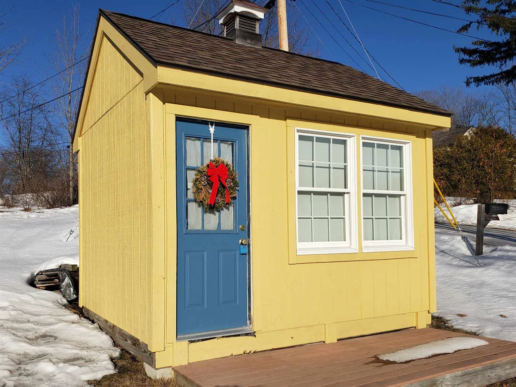 7 Weare Road Henniker NH 03242