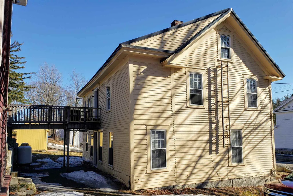 7 Weare Road Henniker NH 03242