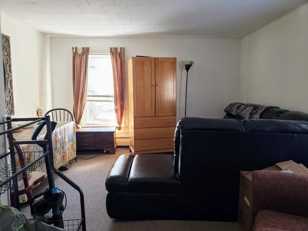 7 Weare Road Henniker NH 03242