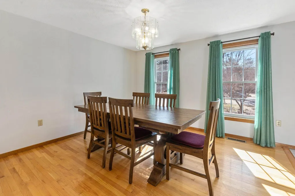 29 Chase Brook Circle Litchfield NH 03052