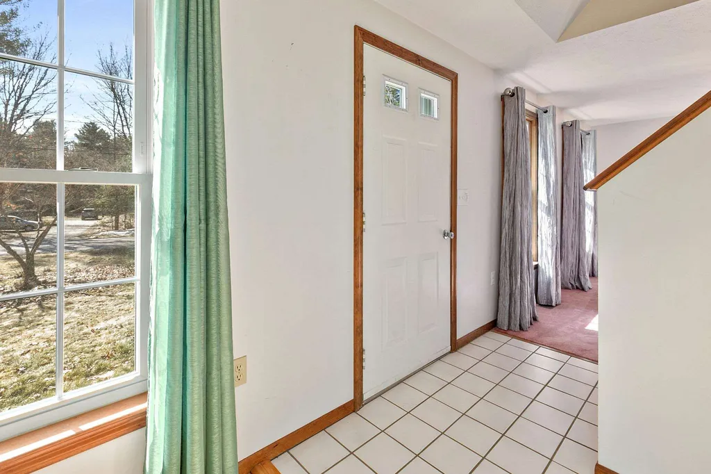 29 Chase Brook Circle Litchfield NH 03052