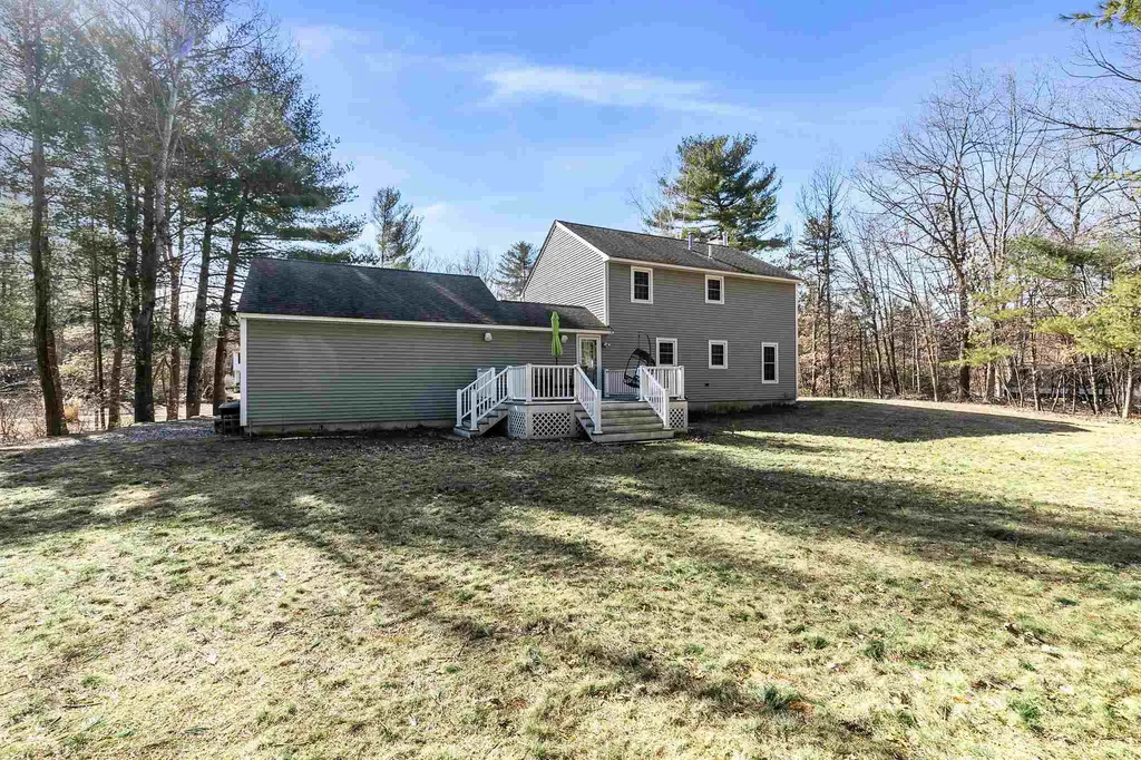 29 Chase Brook Circle Litchfield NH 03052