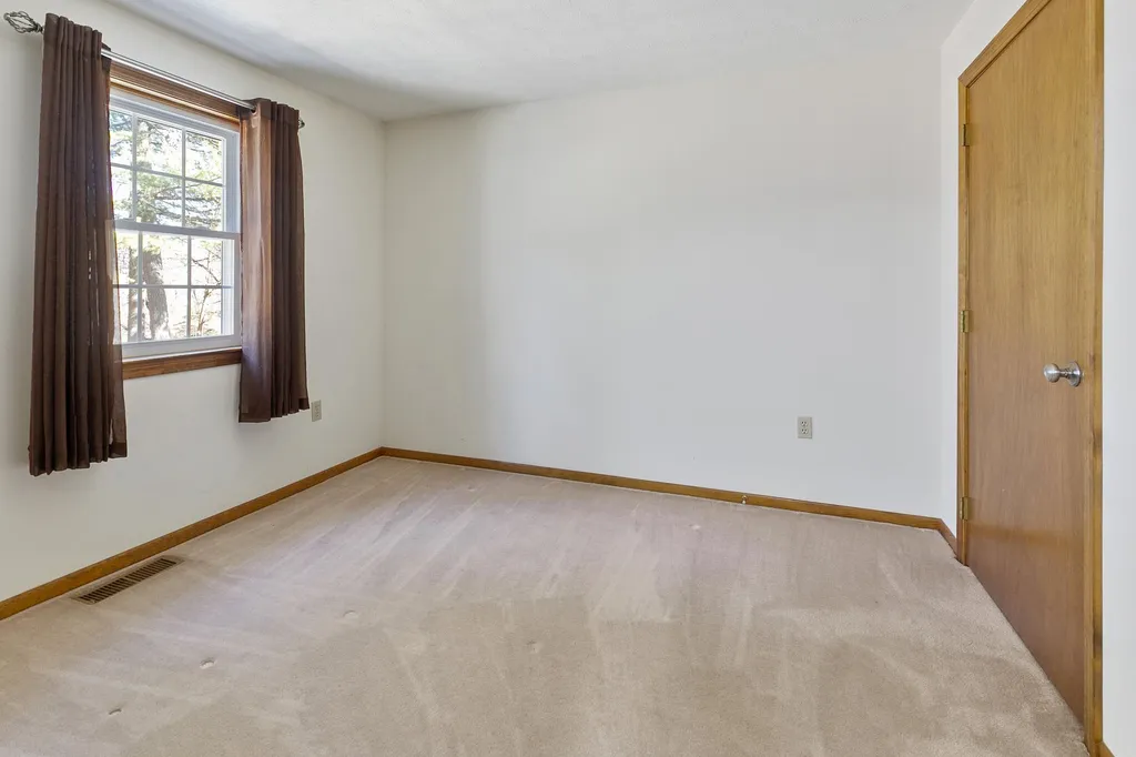 29 Chase Brook Circle Litchfield NH 03052
