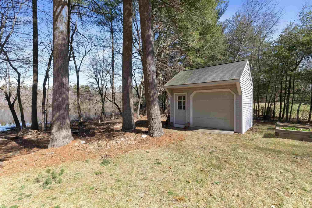 29 Chase Brook Circle Litchfield NH 03052