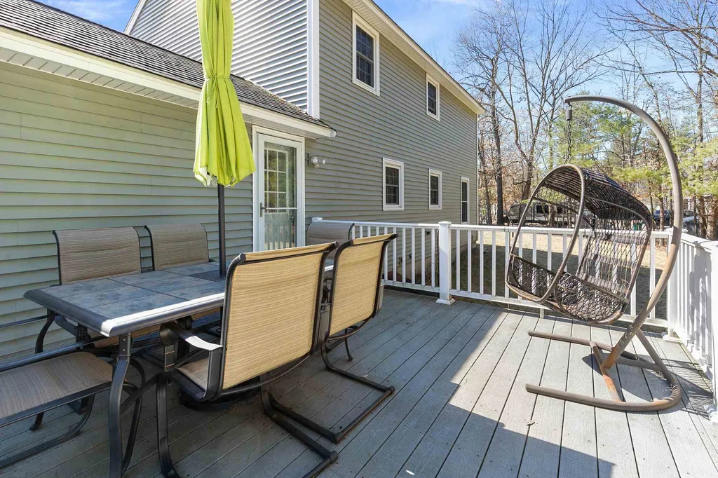 29 Chase Brook Circle Litchfield NH 03052