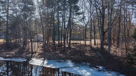 29 Chase Brook Circle Litchfield NH 03052